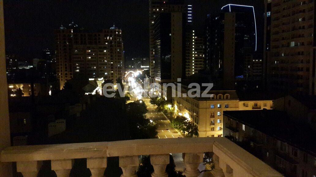 Rent, old building, 2 room, 90 m², Baku, Nasimi r.