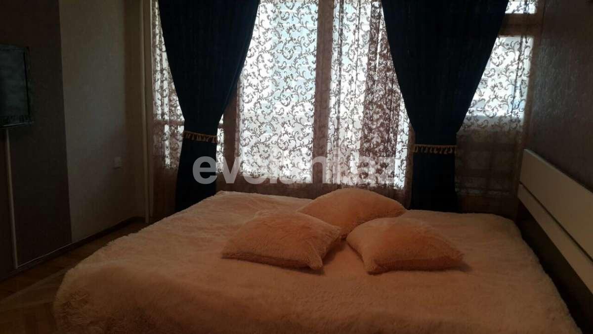 Rent, old building, 2 room, 90 m², Baku, Nasimi r.