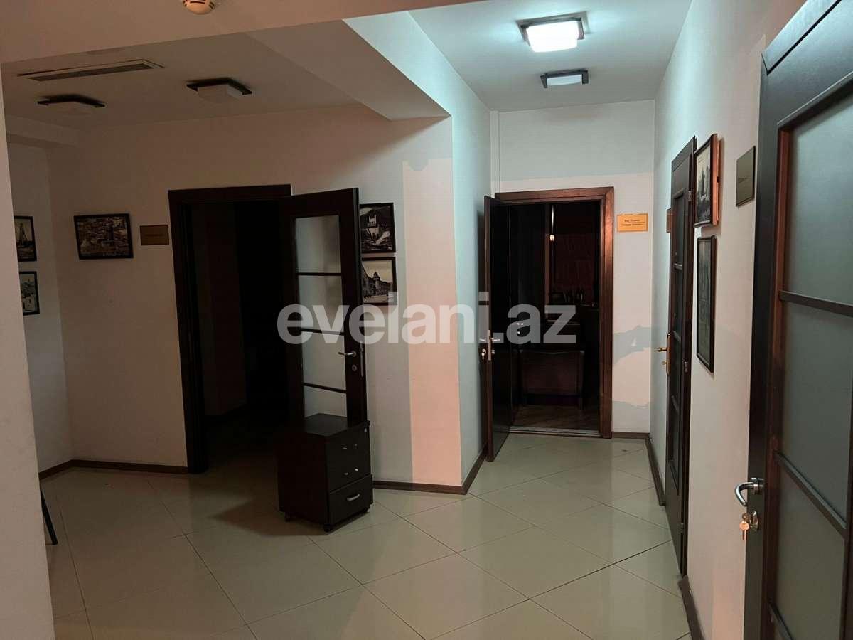 Сдаётся, офис, 6-комнаты, 240 m², Баку, Хатаинский r, Шах Исмаил Хатаи m.