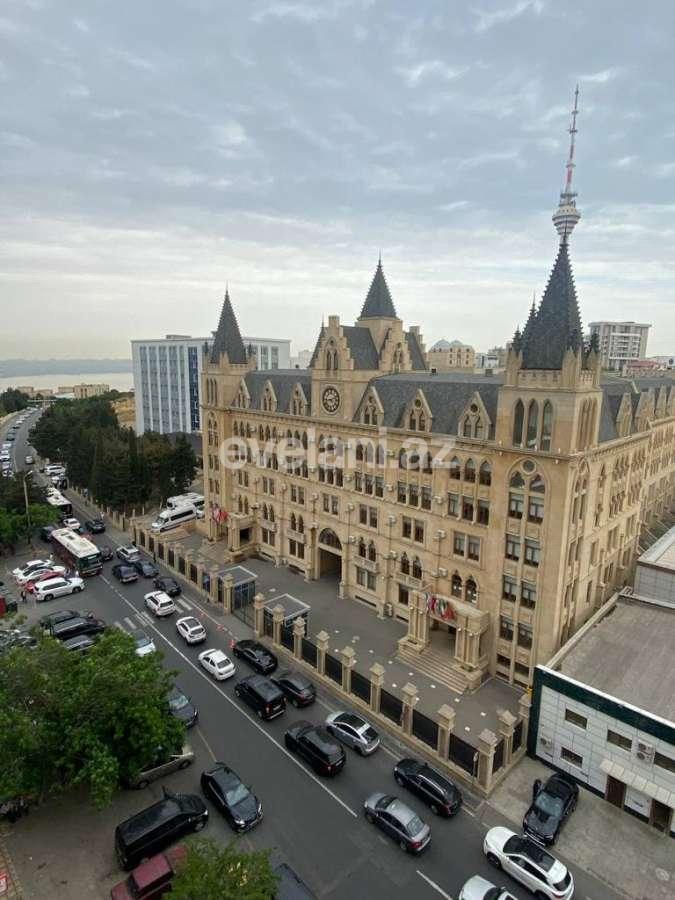 Sale, old building, 4 room, 94 m², Baku, Sabail r, Elmlar Akademiyası m.