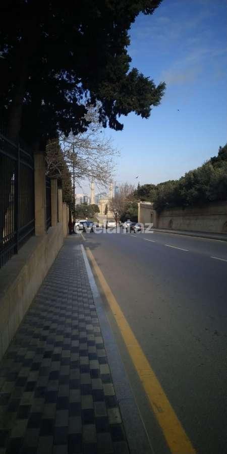 Sale, old building, 4 room, 94 m², Baku, Sabail r, Elmlar Akademiyası m.