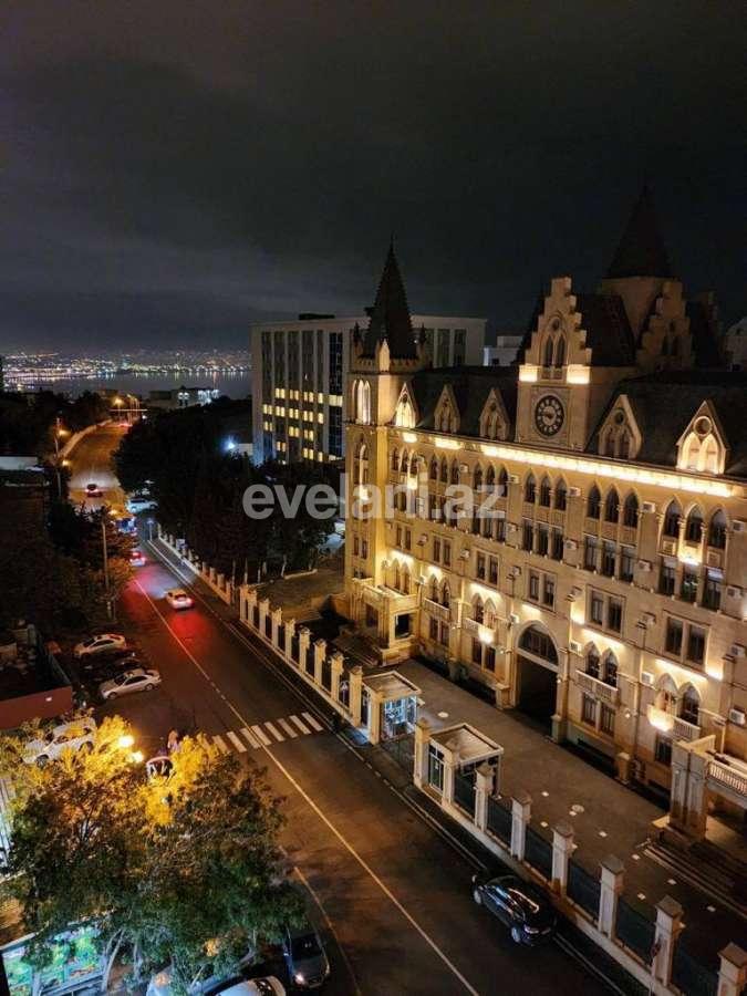 Sale, old building, 4 room, 94 m², Baku, Sabail r, Elmlar Akademiyası m.