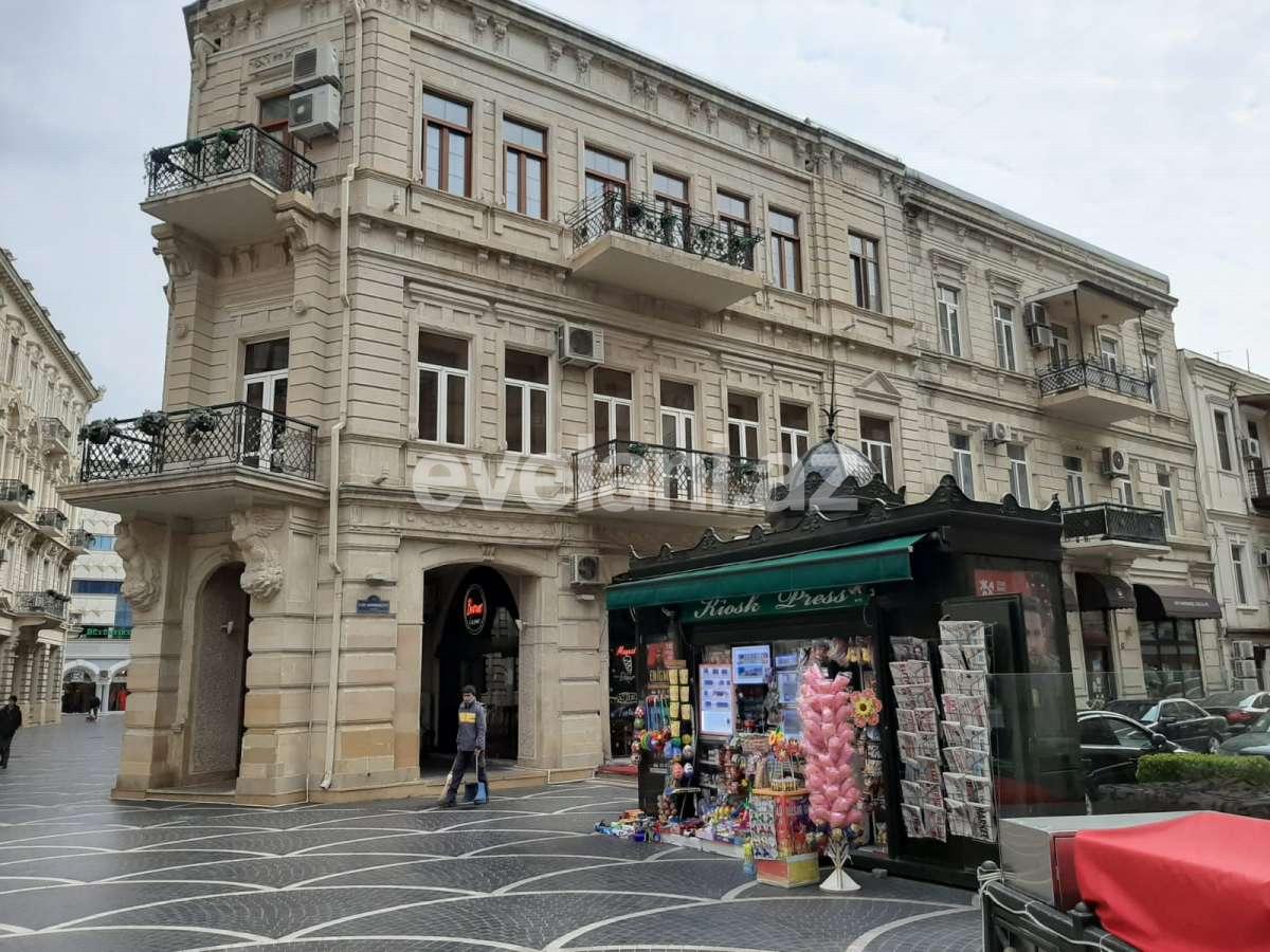 Kirayə verilir, köhnə tikili, 4 otaqlı, 119.99 m², Bakı, Səbail r, Sahil m.