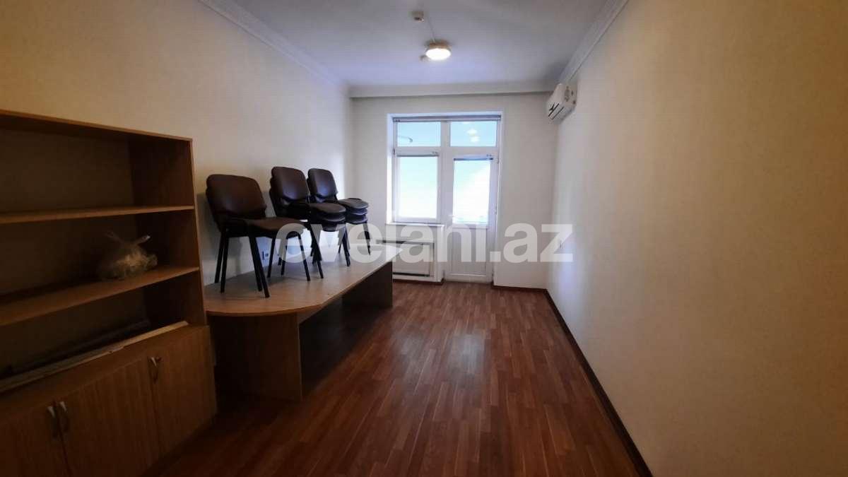 Сдаётся, офис, 8-комнаты, 350 m², Баку, Хатаинский r, Шах Исмаил Хатаи m.