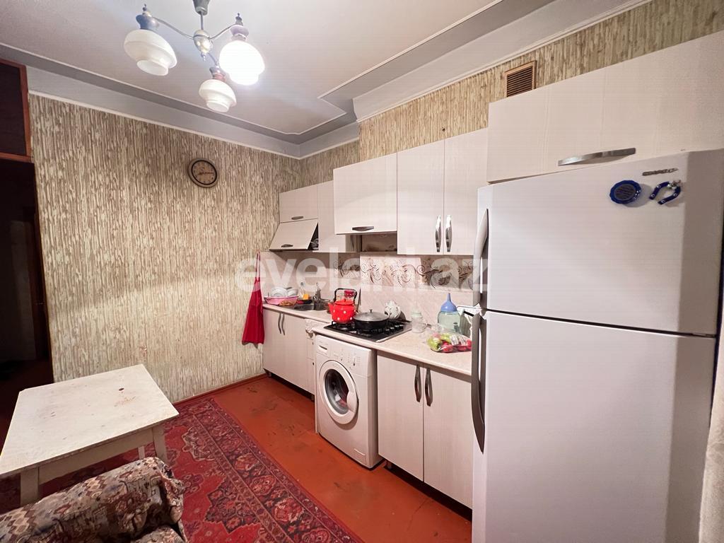 Satılır, köhnə tikili, 2 otaqlı, 65 m², Bakı, Suraxanı r, Yeni Günəşli q, Xalqlar Dostluğu m.