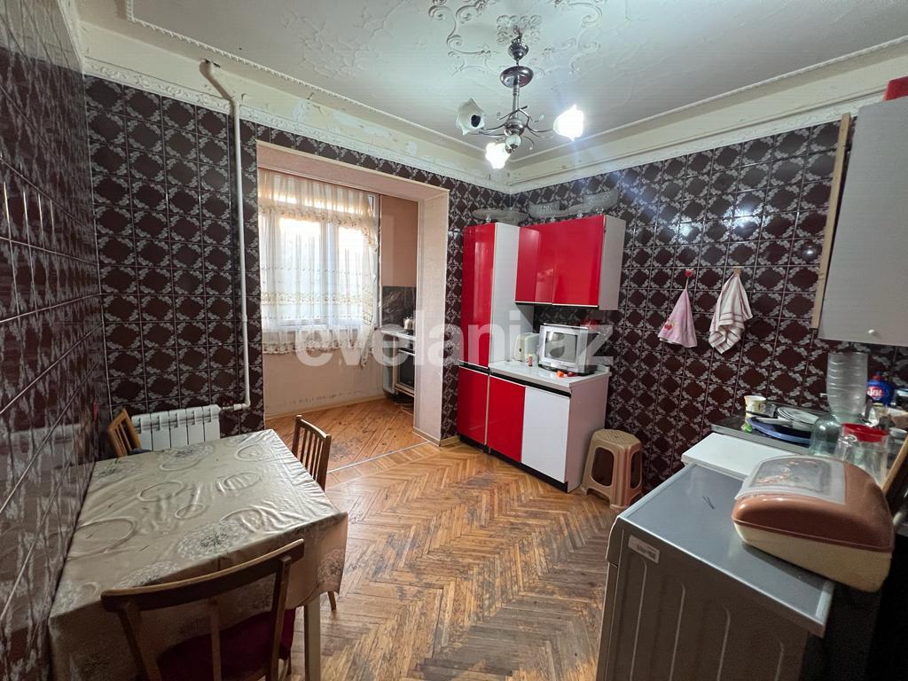 Sale, old building, 5 room, 100 m², Baku, Surakhani r, Yeni Guneshli d, Khalglar Doslugu m.