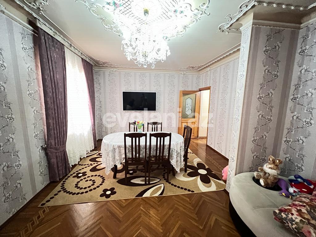 Sale, old building, 5 room, 100 m², Baku, Surakhani r, Yeni Guneshli d, Khalglar Doslugu m.