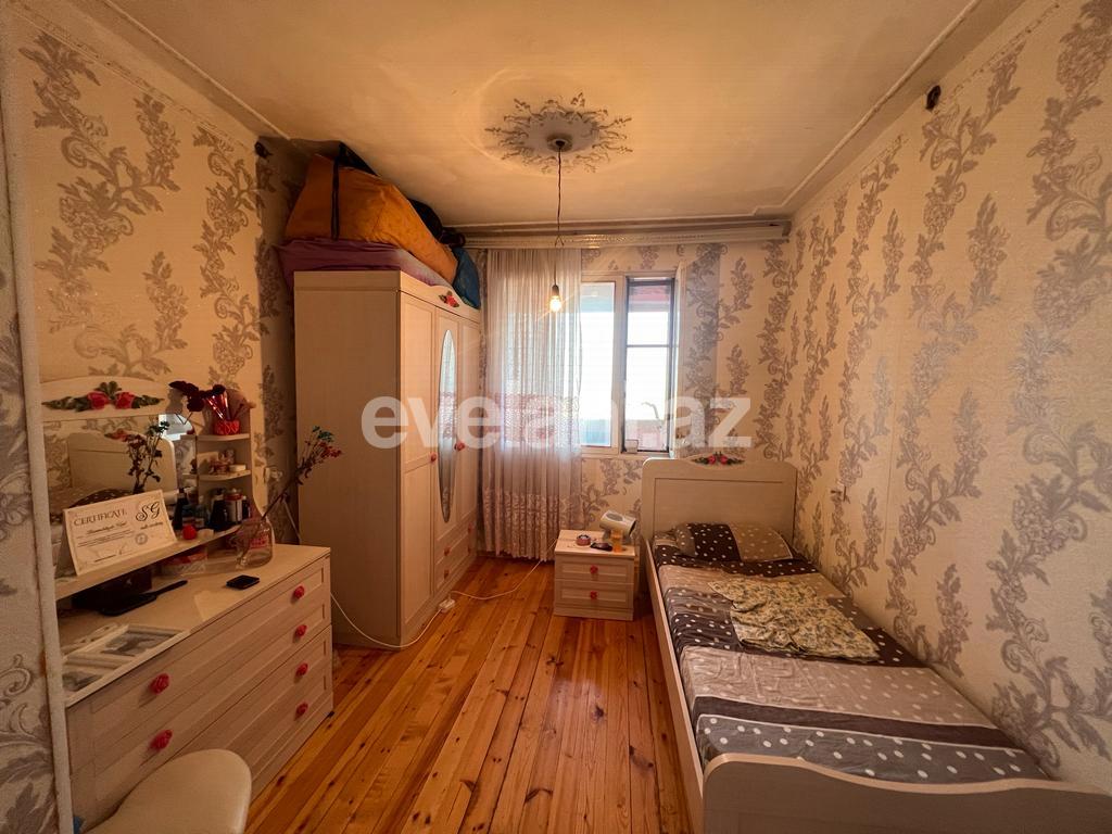 Satılır, köhnə tikili, 5 otaqlı, 100 m², Bakı, Suraxanı r, Yeni Günəşli q, Xalqlar Dostluğu m.