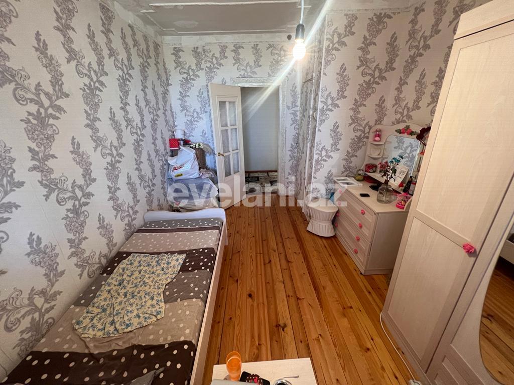 Satılır, köhnə tikili, 5 otaqlı, 100 m², Bakı, Suraxanı r, Yeni Günəşli q, Xalqlar Dostluğu m.