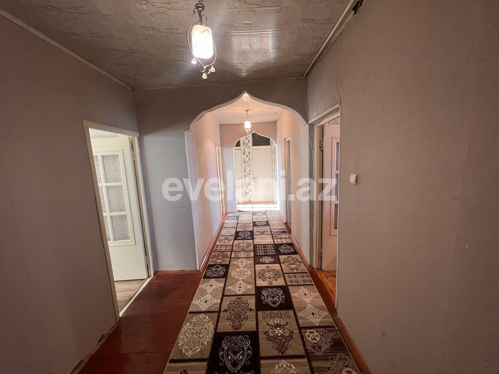 Satılır, köhnə tikili, 5 otaqlı, 100 m², Bakı, Suraxanı r, Yeni Günəşli q, Xalqlar Dostluğu m.