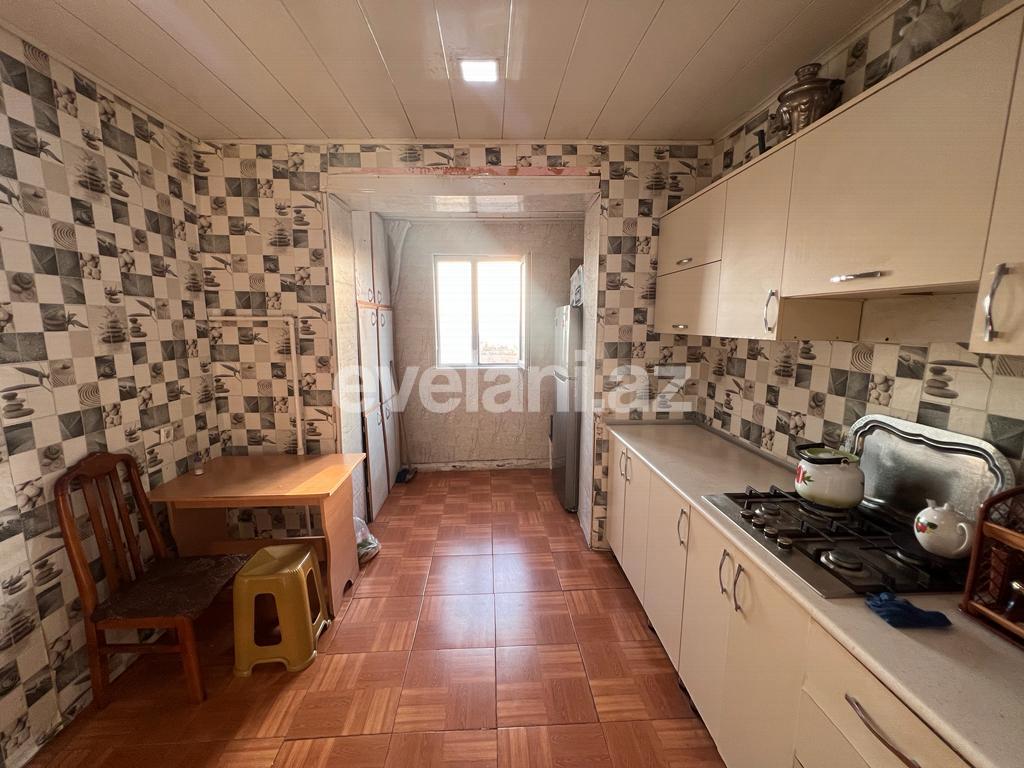 Satılır, köhnə tikili, 5 otaqlı, 100 m², Bakı, Suraxanı r, Yeni Günəşli q, Xalqlar Dostluğu m.