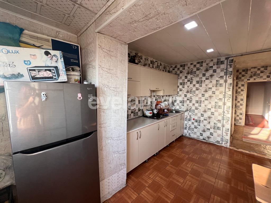 Satılır, köhnə tikili, 5 otaqlı, 100 m², Bakı, Suraxanı r, Yeni Günəşli q, Xalqlar Dostluğu m.