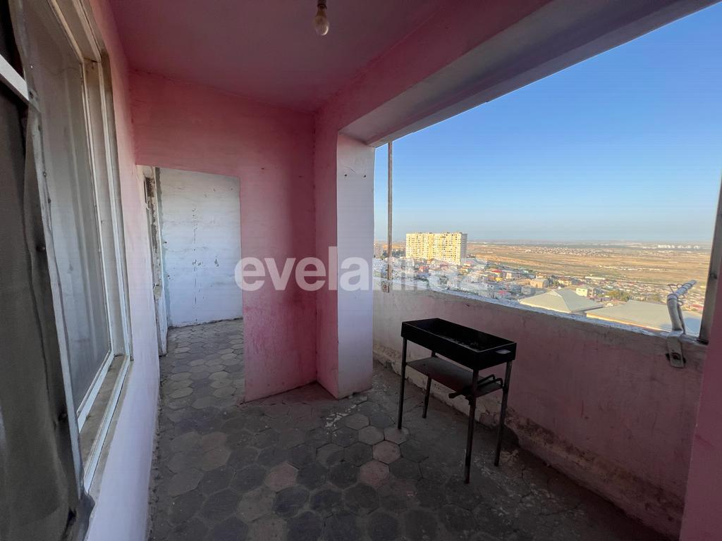 Satılır, köhnə tikili, 5 otaqlı, 100 m², Bakı, Suraxanı r, Yeni Günəşli q, Xalqlar Dostluğu m.