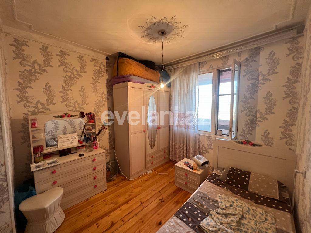 Satılır, köhnə tikili, 5 otaqlı, 100 m², Bakı, Suraxanı r, Yeni Günəşli q, Xalqlar Dostluğu m.