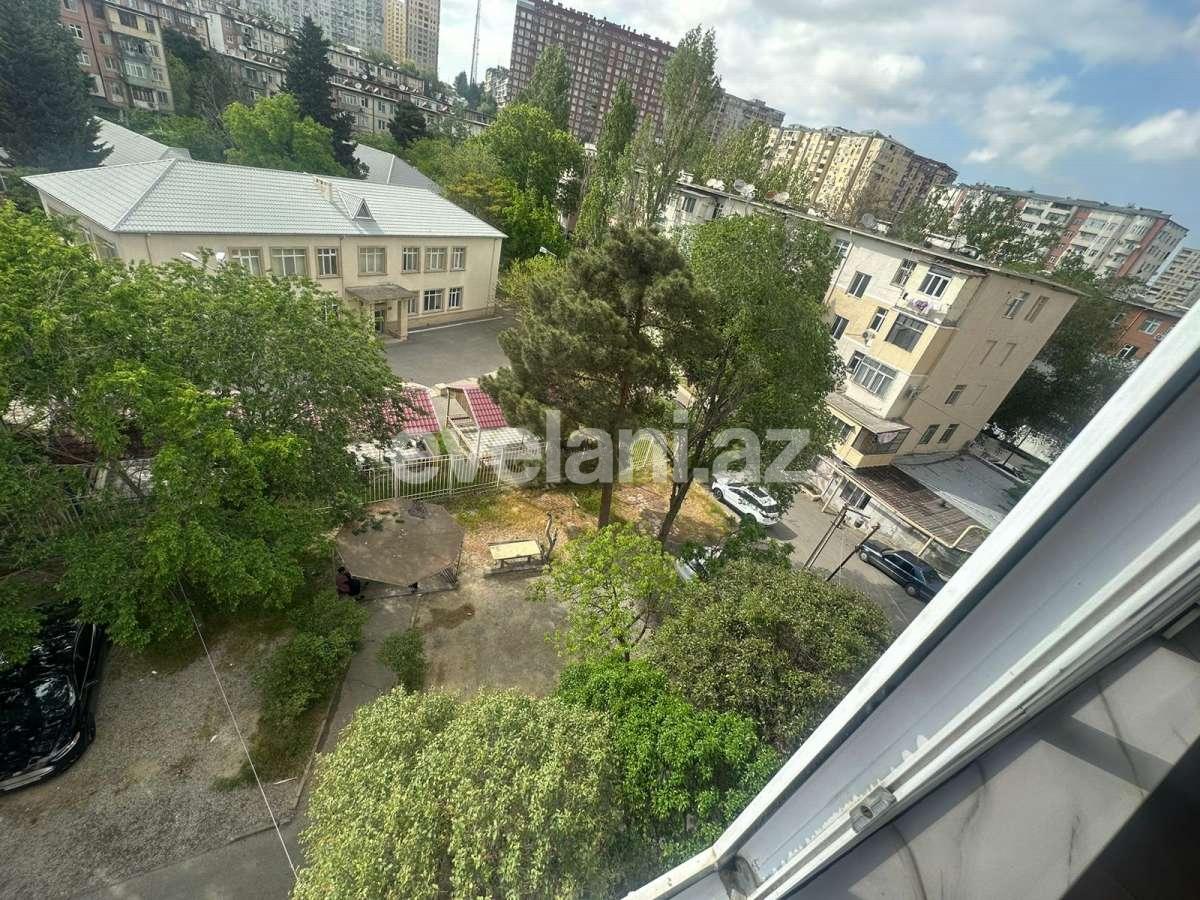 Satılır, köhnə tikili, 3 otaqlı, 50 m², Bakı, Binəqədi r, 9-cu mikrorayon q, Memar Əcəmi m.
