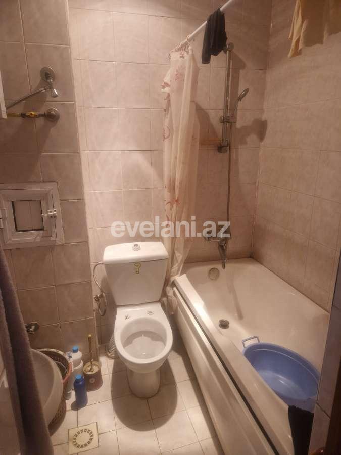 Satılır, köhnə tikili, 2 otaqlı, 50 m², Bakı, Binəqədi r, 7-ci mikrorayon q, Azadlıq prospekti m.