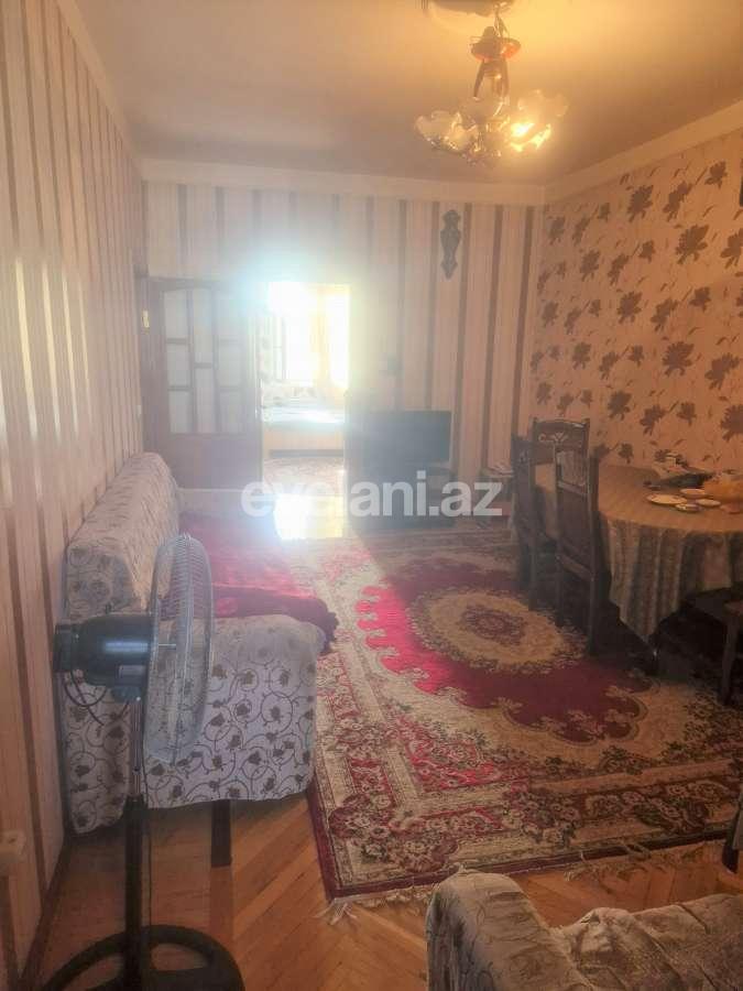 Satılır, köhnə tikili, 2 otaqlı, 50 m², Bakı, Binəqədi r, 7-ci mikrorayon q, Azadlıq prospekti m.