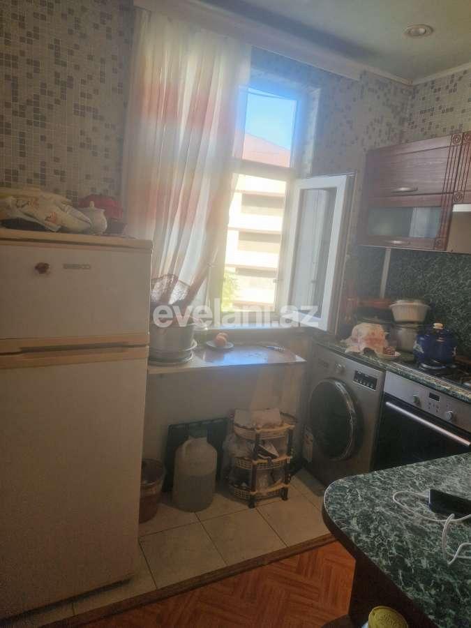 Satılır, köhnə tikili, 2 otaqlı, 50 m², Bakı, Binəqədi r, 7-ci mikrorayon q, Azadlıq prospekti m.