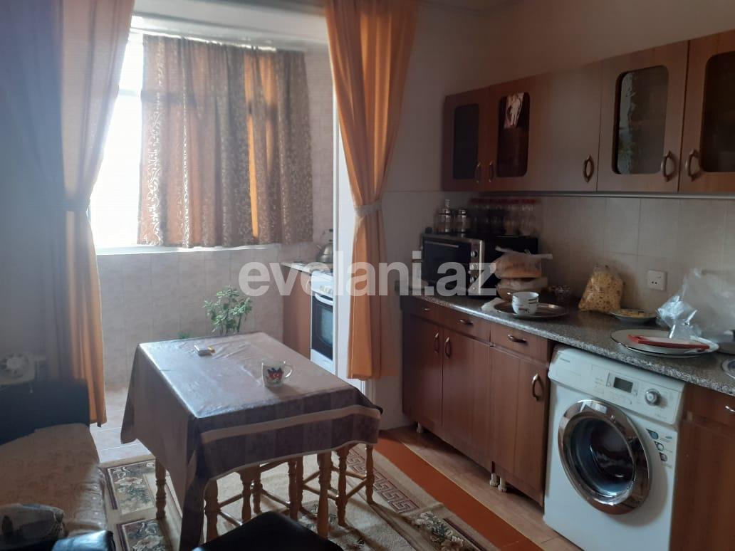 Satılır, köhnə tikili, 3 otaqlı, 70 m², Bakı, Suraxanı r, Qaraçuxur q, Neftçilər m.