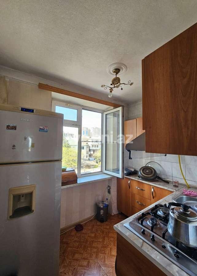 Satılır, köhnə tikili, 3 otaqlı, 68 m², Bakı, Qaradağ r.