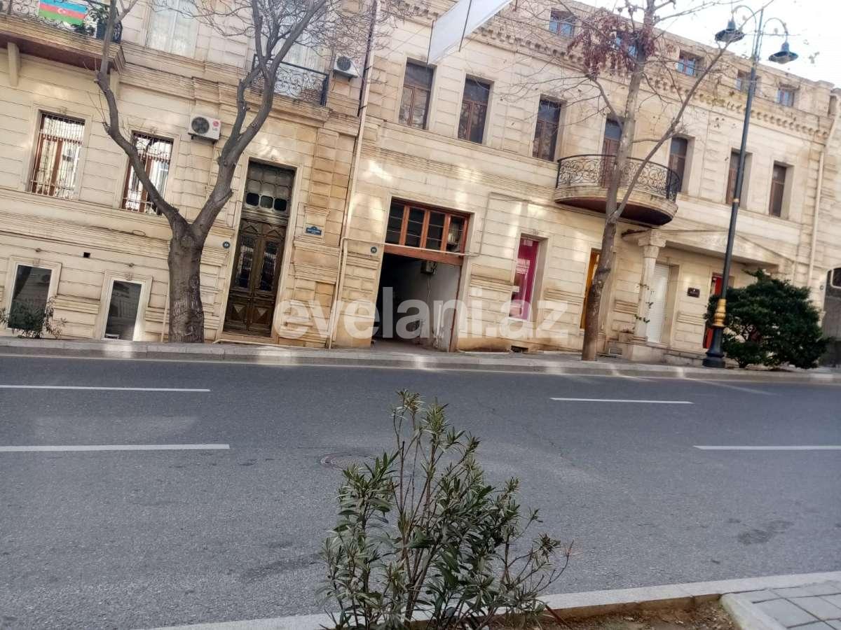 Satılır, köhnə tikili, 4 otaqlı, 90 m², Bakı, Səbail r, İçəri Şəhər m.