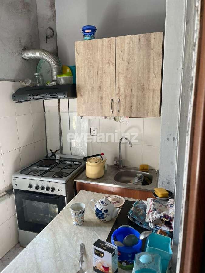 Satılır, köhnə tikili, 3 otaqlı, 50 m², Bakı, Nəsimi r, 3-cü mikrorayon q, Memar Əcəmi m.
