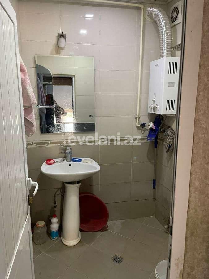 Satılır, köhnə tikili, 3 otaqlı, 50 m², Bakı, Nəsimi r, 3-cü mikrorayon q, Memar Əcəmi m.