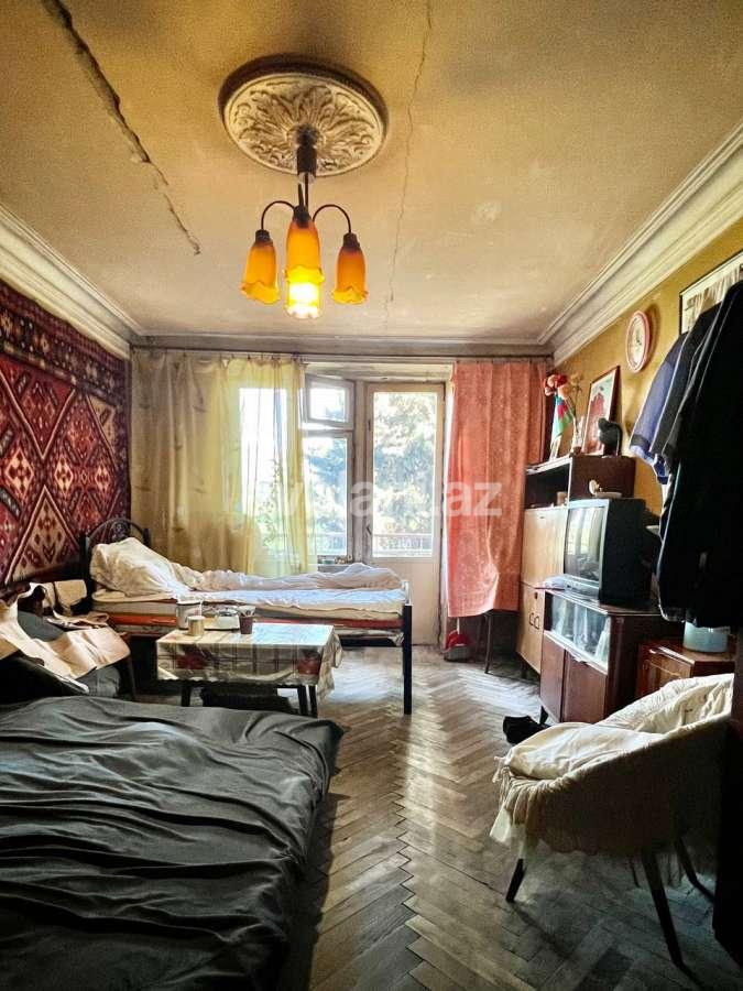 Satılır, köhnə tikili, 4 otaqlı, 89.99 m², Bakı, Yasamal r, Elmlər Akademiyası m.