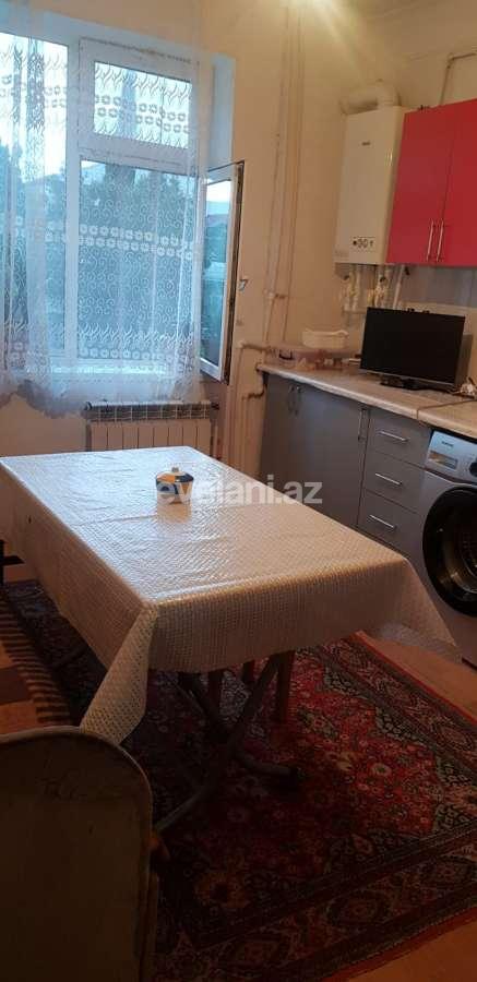 Satılır, köhnə tikili, 2 otaqlı, 65 m², Bakı, Binəqədi r, 7-ci mikrorayon q, İnşaatçılar m.