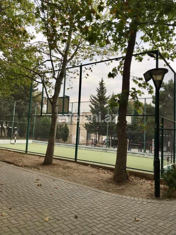 Kirayə verilir, köhnə tikili, 4 otaqlı, 110 m², Bakı, Binəqədi r, 8-ci mikrorayon q, Azadlıq prospekti m.