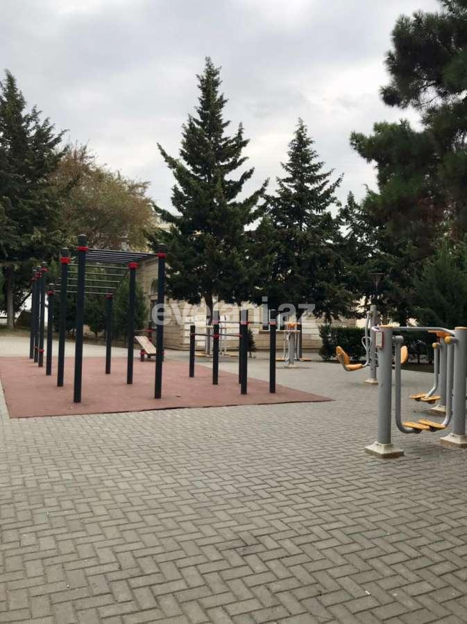 Kirayə verilir, köhnə tikili, 4 otaqlı, 110 m², Bakı, Binəqədi r, 8-ci mikrorayon q, Azadlıq prospekti m.