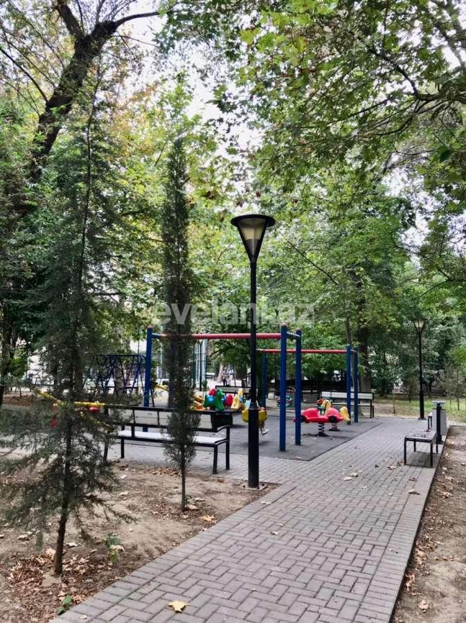 Kirayə verilir, köhnə tikili, 4 otaqlı, 110 m², Bakı, Binəqədi r, 8-ci mikrorayon q, Azadlıq prospekti m.