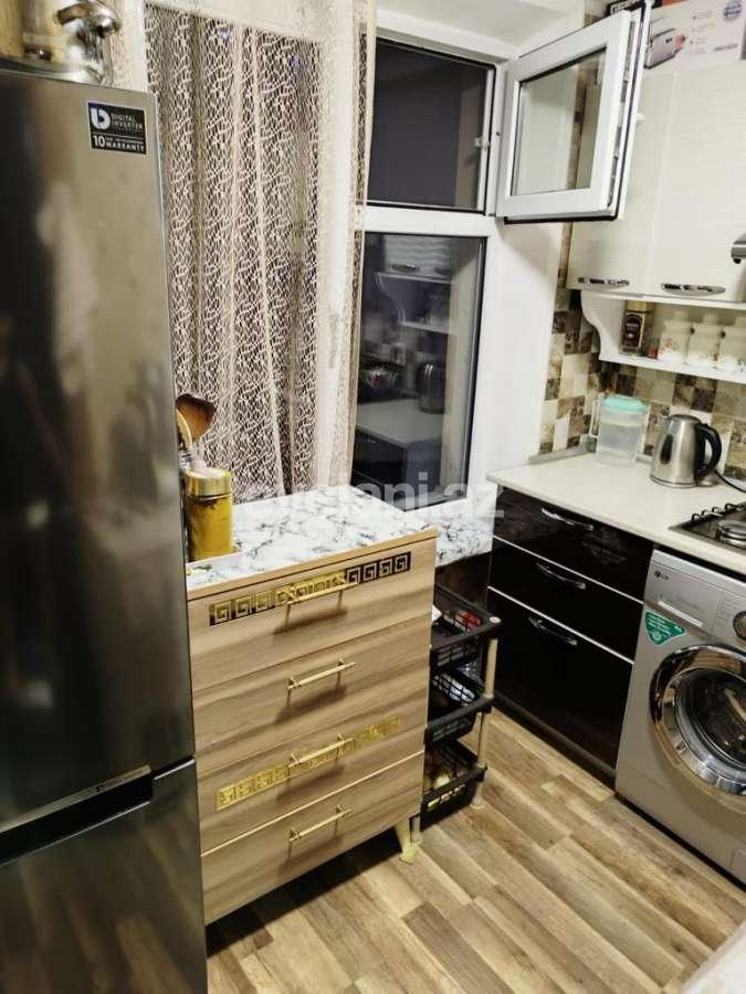 Satılır, köhnə tikili, 2 otaqlı, 50 m², Bakı, Yasamal r, Elmlər Akademiyası m.