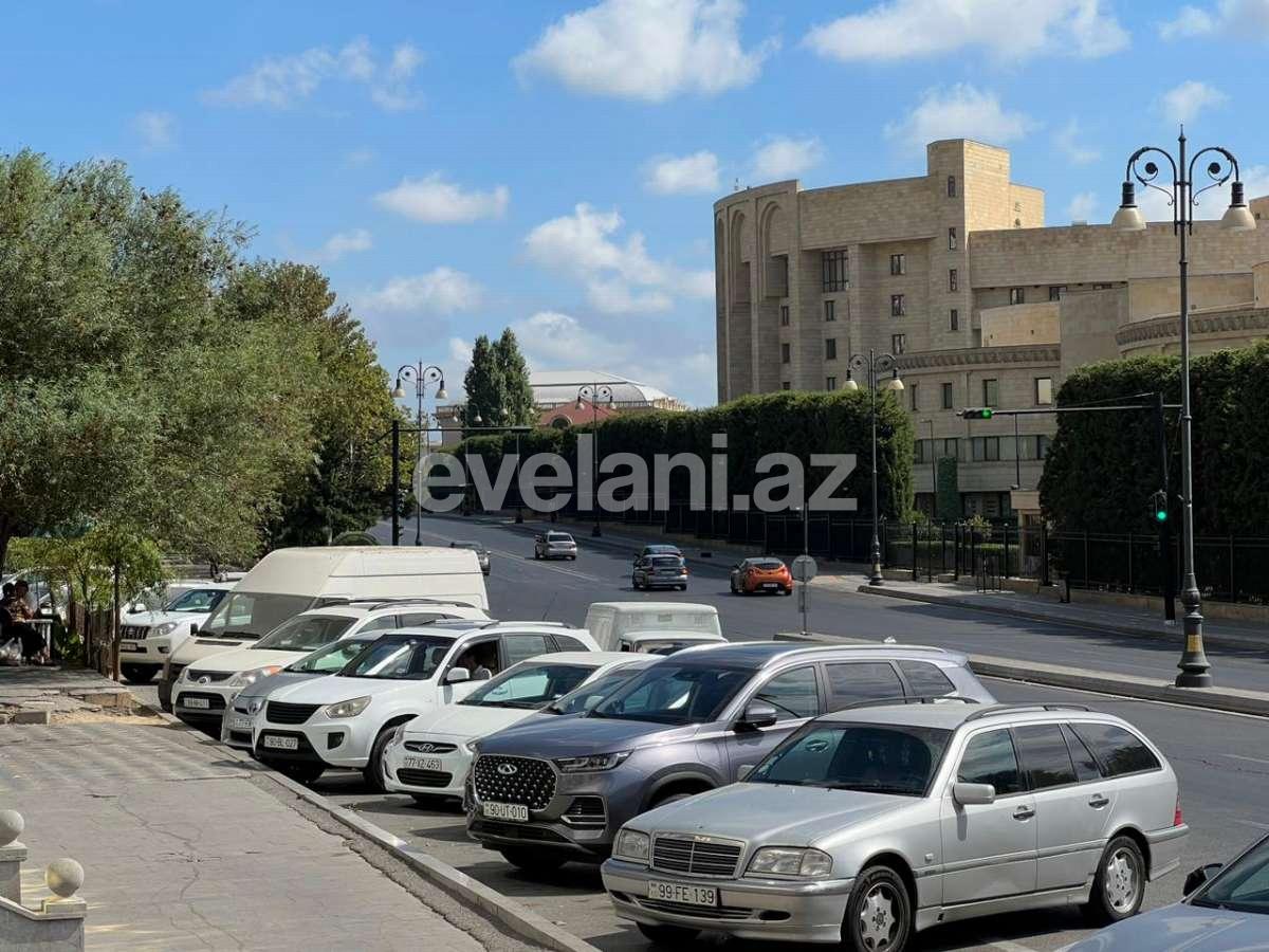 Satılır, yeni tikili, 3 otaqlı, 138 m², Bakı, Nəsimi r, 4-cü mikrorayon q, Memar Əcəmi m.