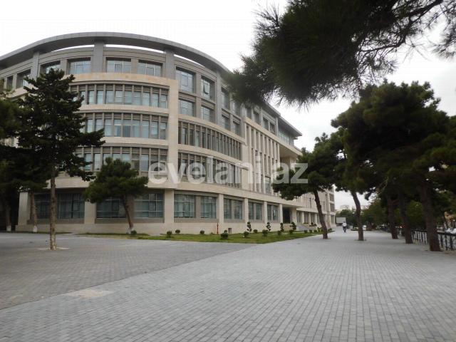 Satılır, köhnə tikili, 3 otaqlı, 70 m², Bakı, Yasamal r, Elmlər Akademiyası m.