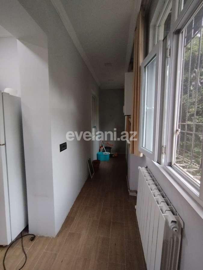 Satılır, köhnə tikili, 4 otaqlı, 100 m², Bakı, Binəqədi r, 8-ci mikrorayon q, Azadlıq prospekti m.