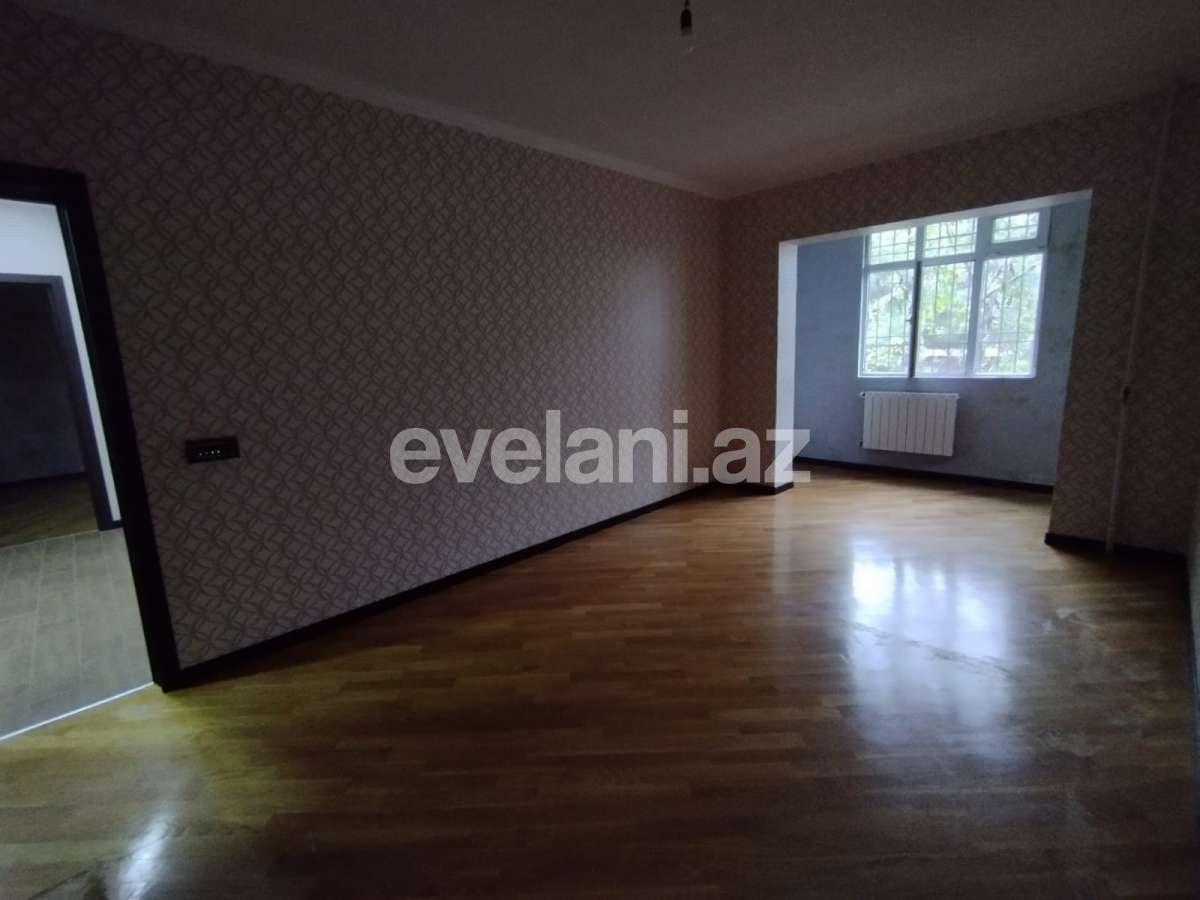 Satılır, köhnə tikili, 4 otaqlı, 100 m², Bakı, Binəqədi r, 8-ci mikrorayon q, Azadlıq prospekti m.