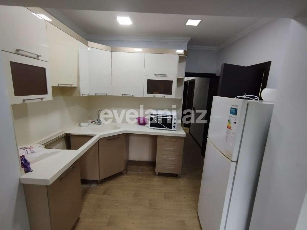 Satılır, köhnə tikili, 4 otaqlı, 100 m², Bakı, Binəqədi r, 8-ci mikrorayon q, Azadlıq prospekti m.