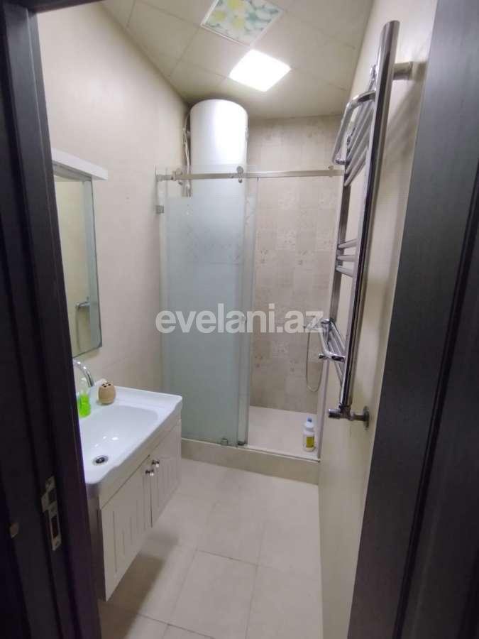 Satılır, köhnə tikili, 4 otaqlı, 100 m², Bakı, Binəqədi r, 8-ci mikrorayon q, Azadlıq prospekti m.