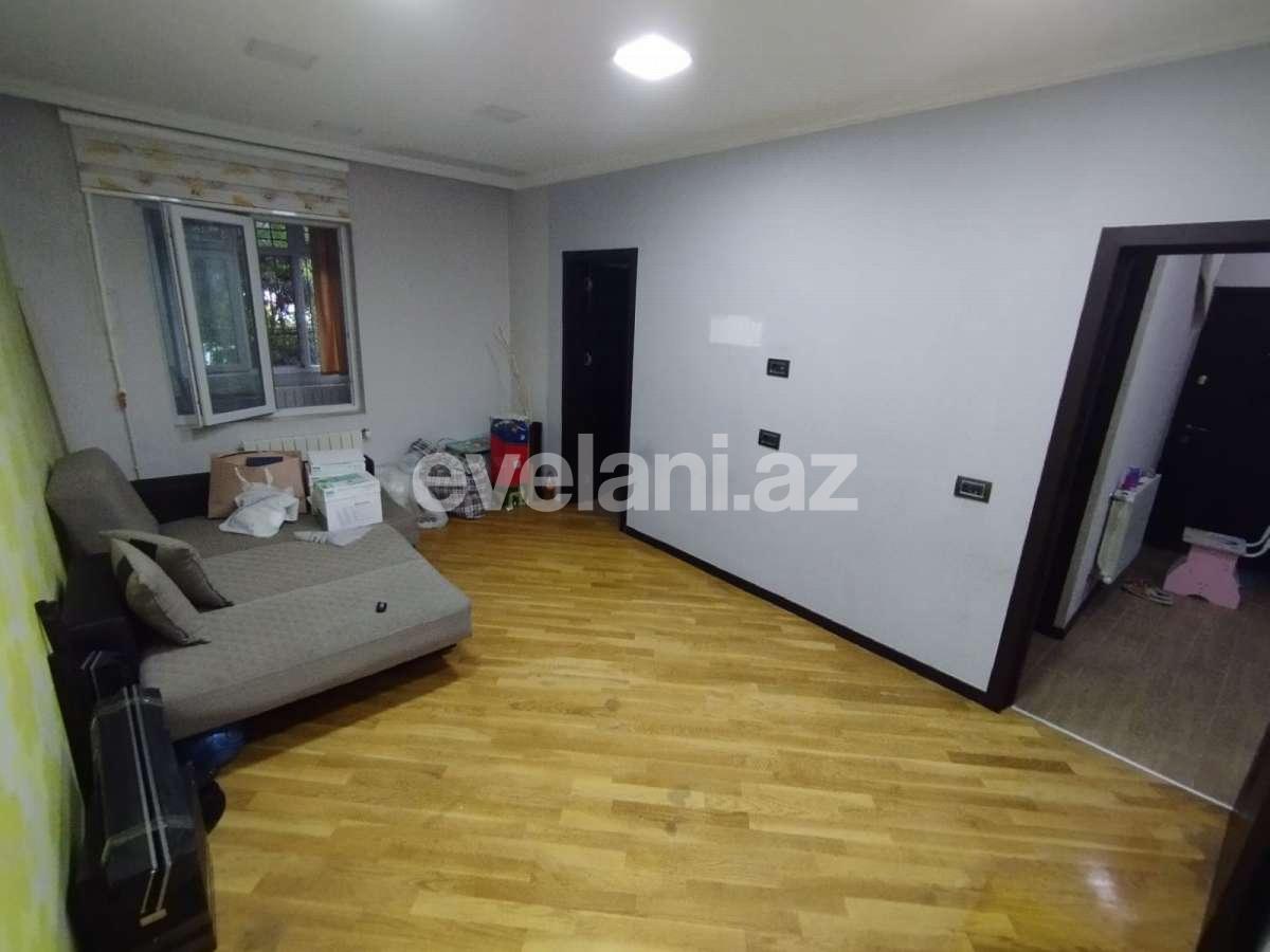 Satılır, köhnə tikili, 4 otaqlı, 100 m², Bakı, Binəqədi r, 8-ci mikrorayon q, Azadlıq prospekti m.