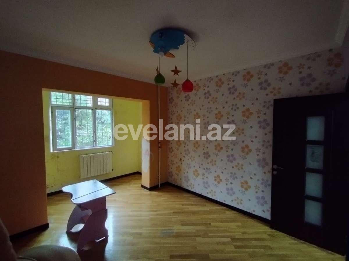 Satılır, köhnə tikili, 4 otaqlı, 100 m², Bakı, Binəqədi r, 8-ci mikrorayon q, Azadlıq prospekti m.