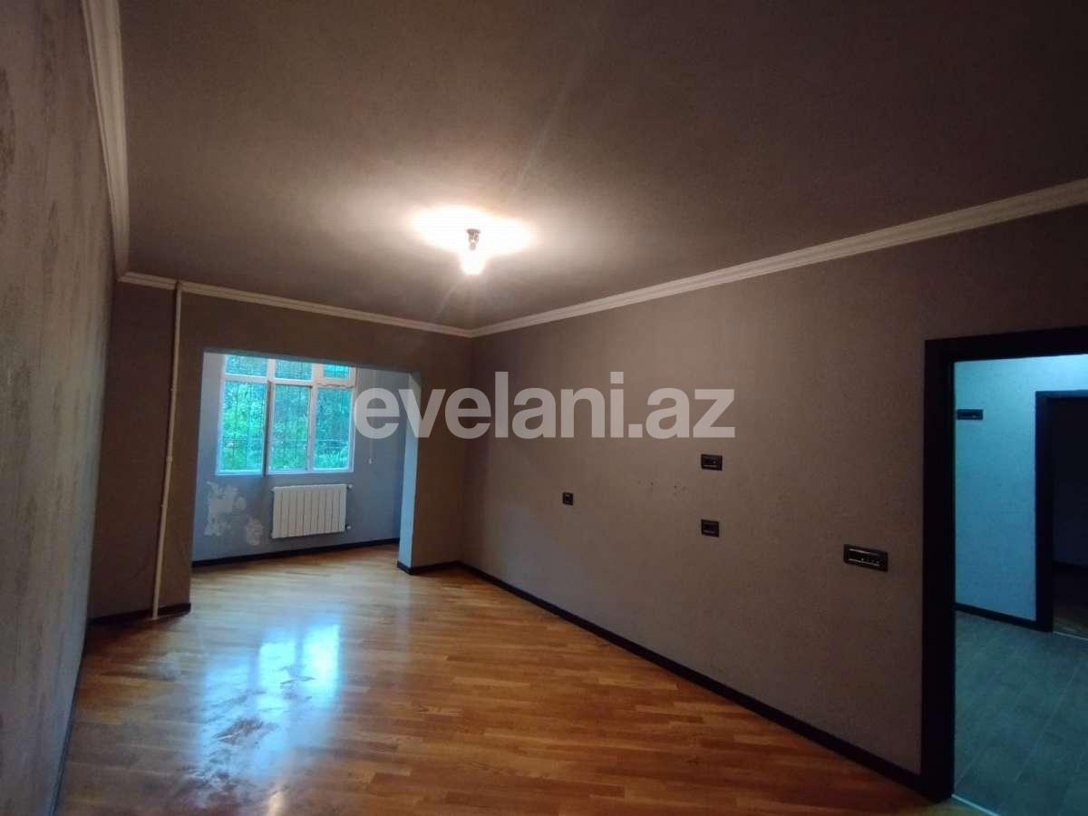 Satılır, köhnə tikili, 4 otaqlı, 100 m², Bakı, Binəqədi r, 8-ci mikrorayon q, Azadlıq prospekti m.