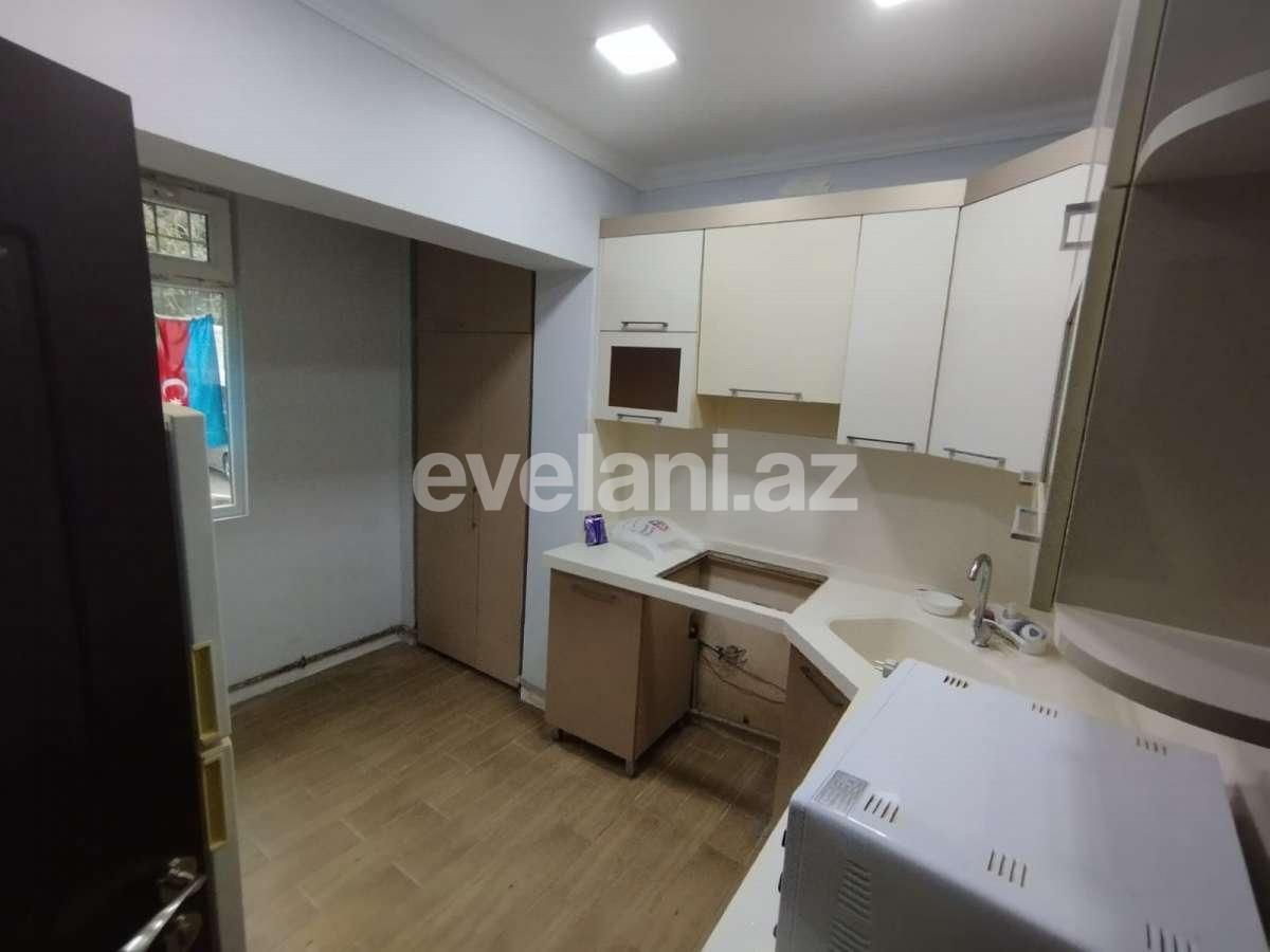 Satılır, köhnə tikili, 4 otaqlı, 100 m², Bakı, Binəqədi r, 8-ci mikrorayon q, Azadlıq prospekti m.