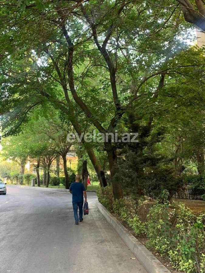 Kirayə verilir, köhnə tikili, 3 otaqlı, 111 m², Bakı, Binəqədi r, 8-ci mikrorayon q, Azadlıq prospekti m.