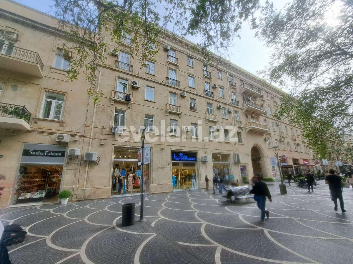 Satılır, köhnə tikili, 4 otaqlı, 100 m², Bakı, Səbail r, İçəri Şəhər m.