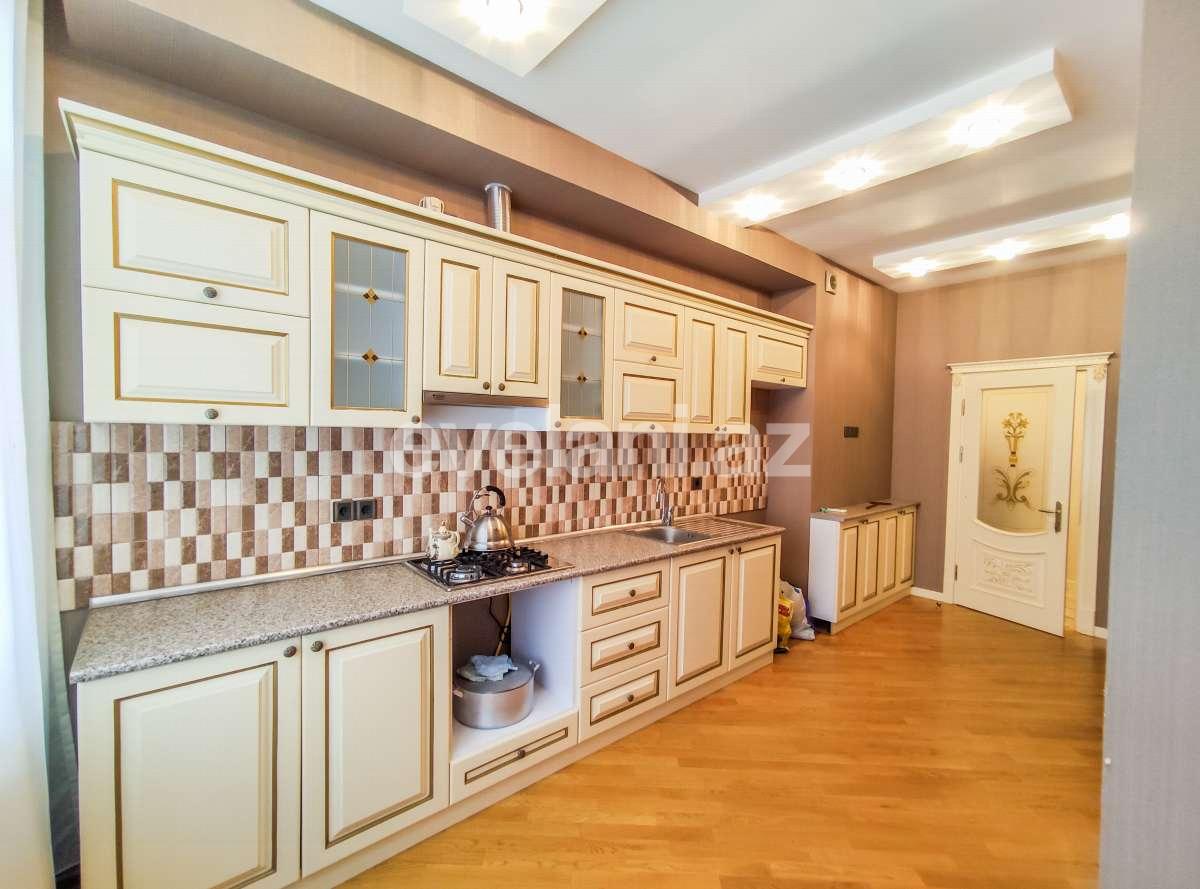 Satılır, yeni tikili, 3 otaqlı, 120 m², Bakı, Nizami r, Qara Qarayev m.