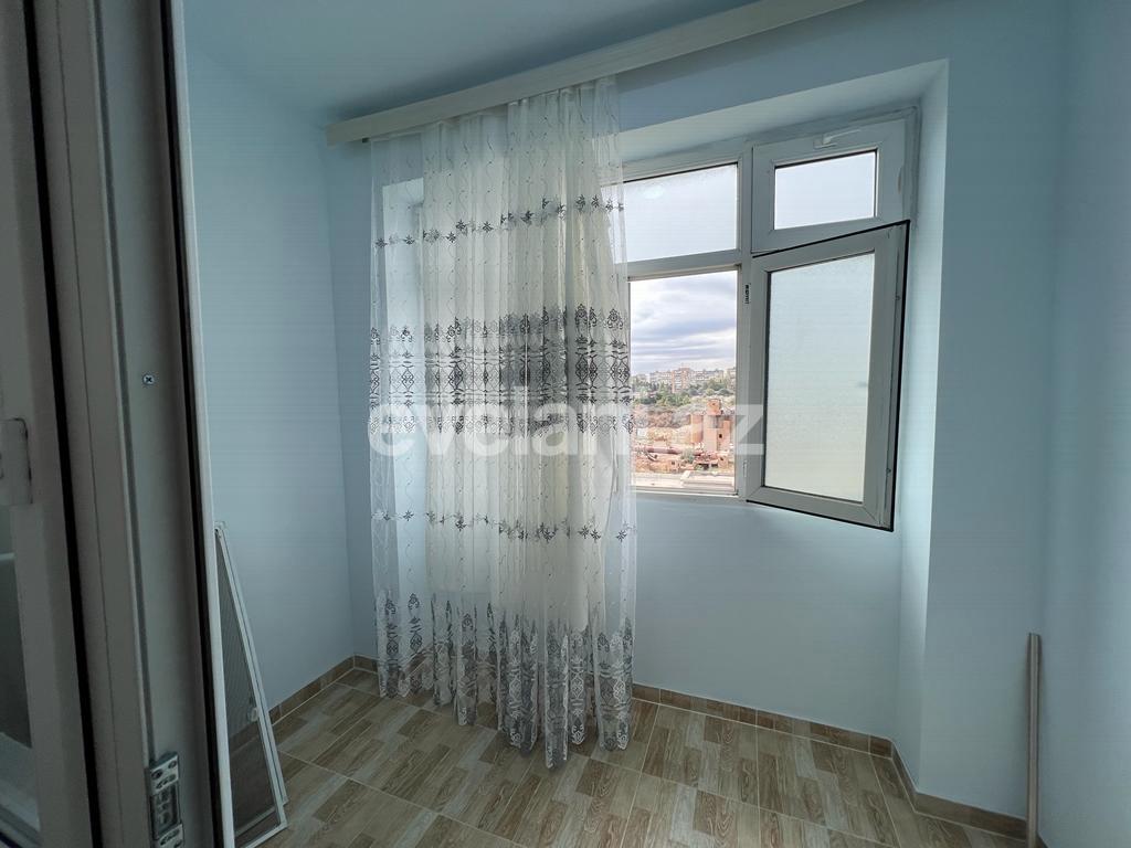Satılır, köhnə tikili, 3 otaqlı, 80 m², Bakı, Suraxanı r, Yeni Günəşli q, Xalqlar Dostluğu m.