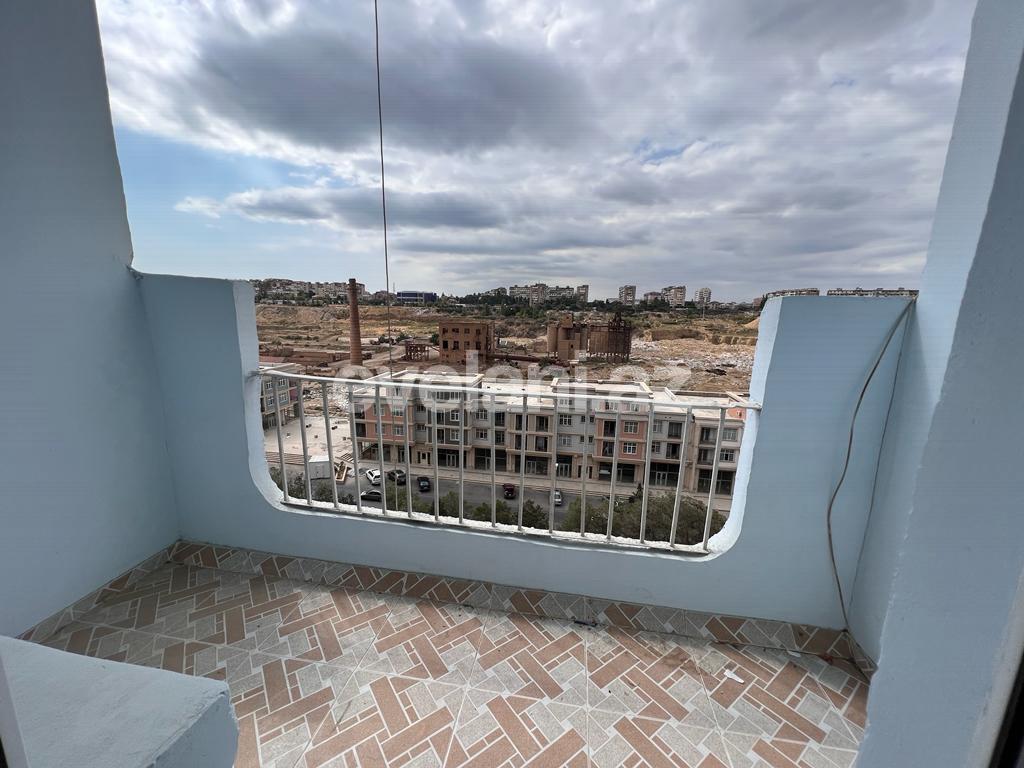 Satılır, köhnə tikili, 3 otaqlı, 80 m², Bakı, Suraxanı r, Yeni Günəşli q, Xalqlar Dostluğu m.