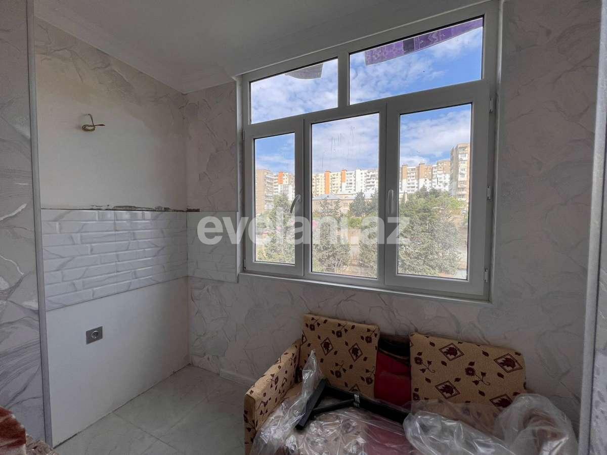 Satılır, köhnə tikili, 3 otaqlı, 80 m², Bakı, Suraxanı r, Yeni Günəşli q, Xalqlar Dostluğu m.