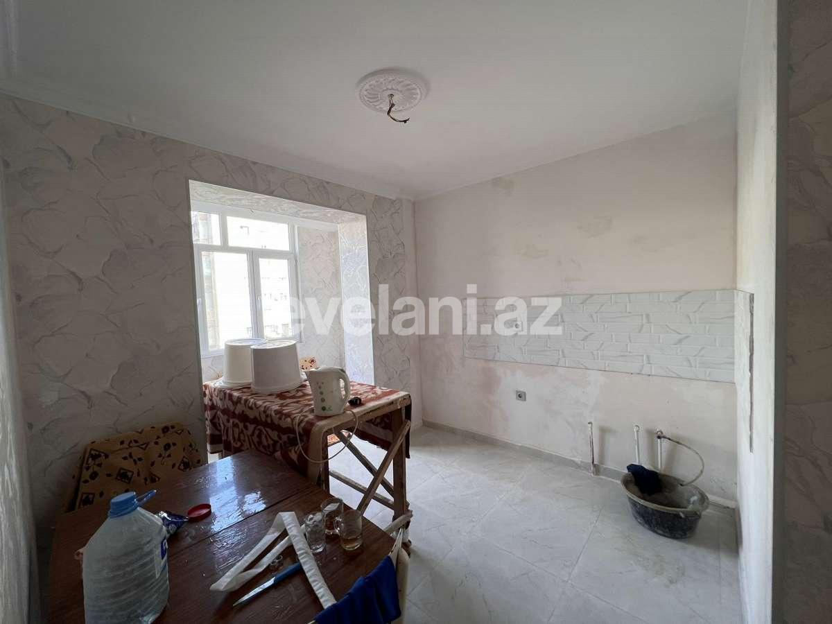 Satılır, köhnə tikili, 3 otaqlı, 80 m², Bakı, Suraxanı r, Yeni Günəşli q, Xalqlar Dostluğu m.
